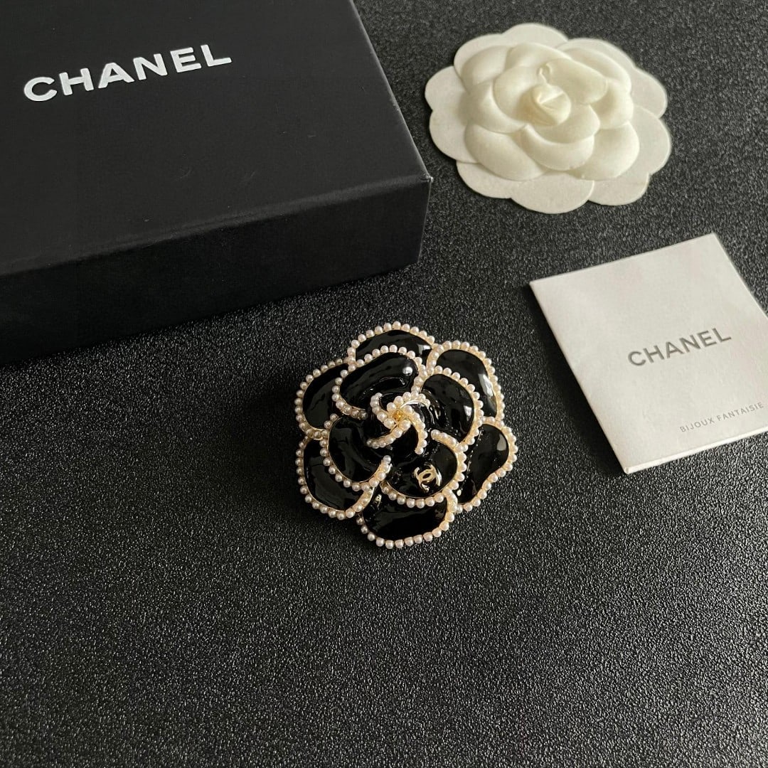CHANEL brooch (1 of 8)