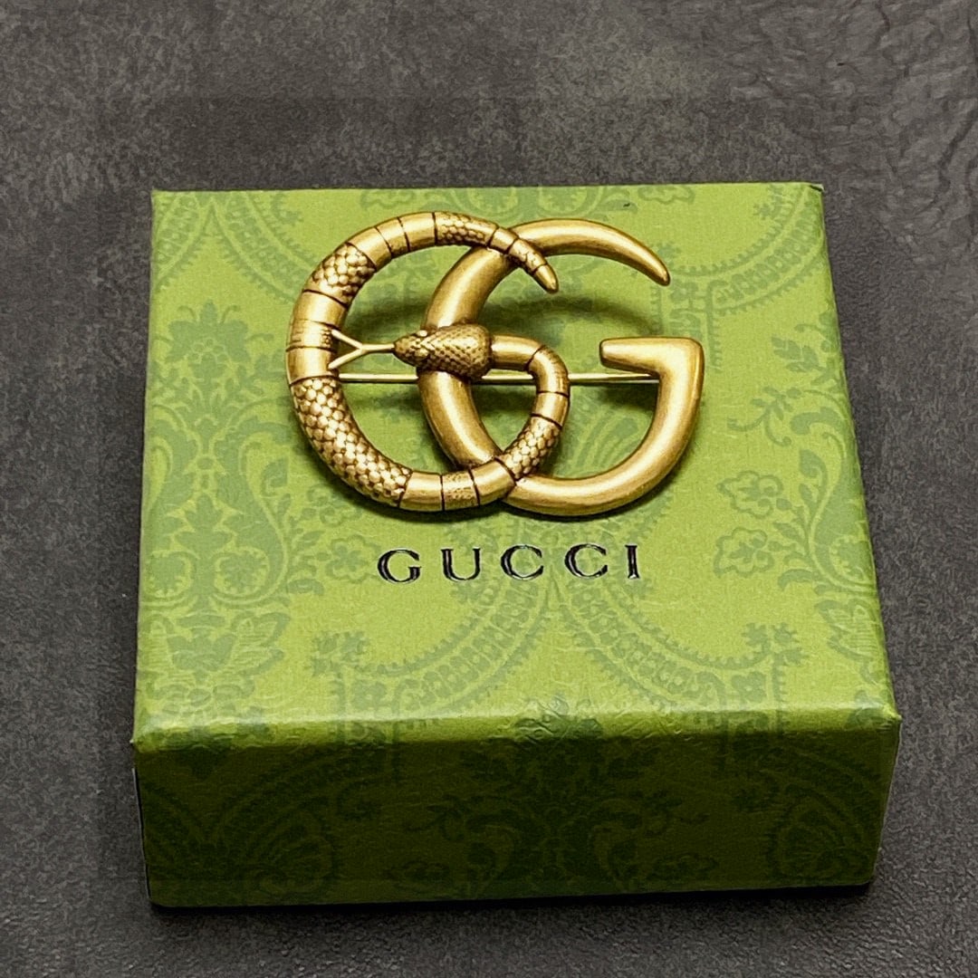 Gucci double G vintage bronze brooch (1 of 8)
