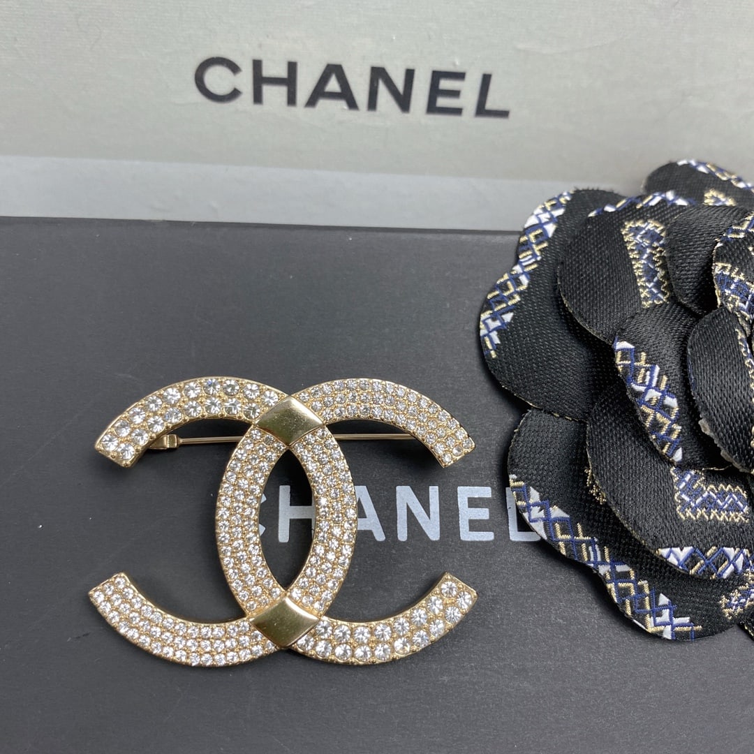 CHANEL brooch: This exquisitely crafted, high-quality, and incredibly beautiful gift is perfect for you or your loved one. We offer consoiled shipping for all goods to our domestic and international customers at aff