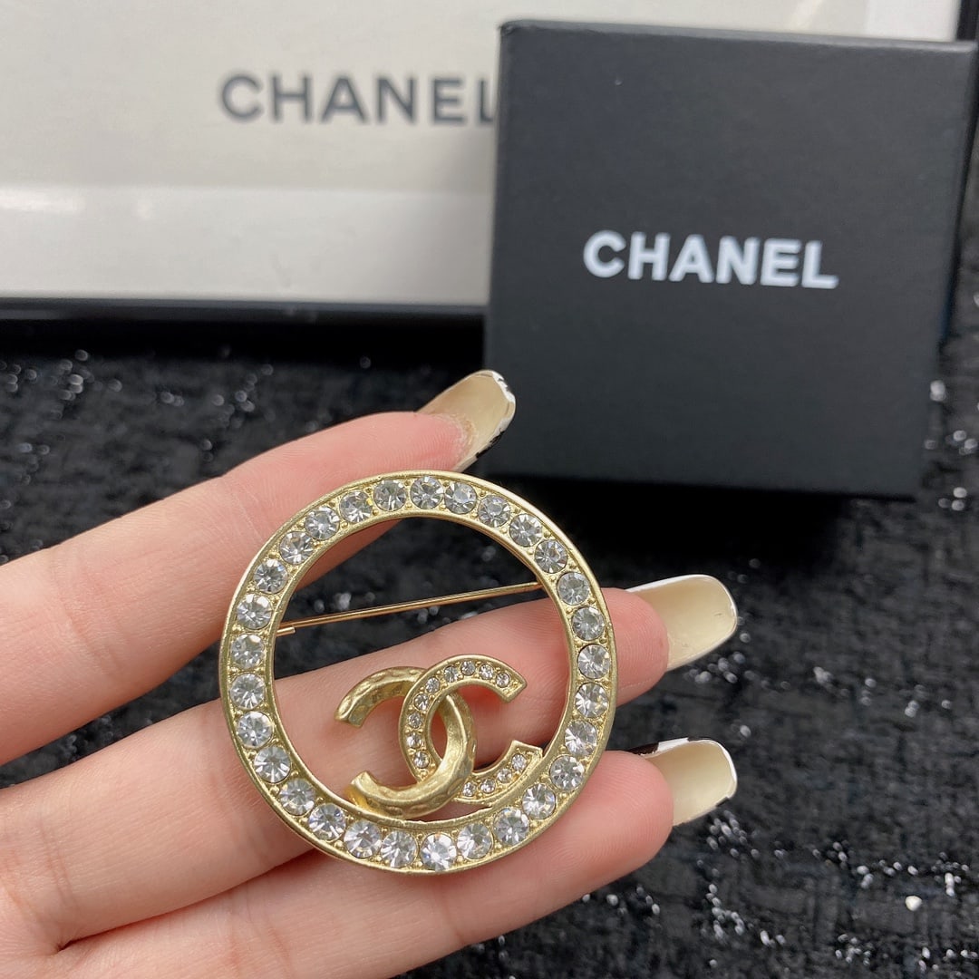 CHANEL brooch: This exquisitely crafted, high-quality, and incredibly beautiful gift is perfect for you or your loved one. We offer consoiled shipping for all goods to our domestic and international customers at aff