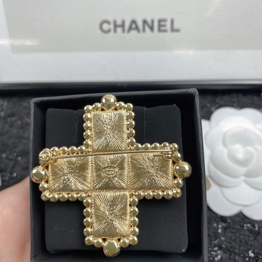 CHANEL brooch (1 of 8)