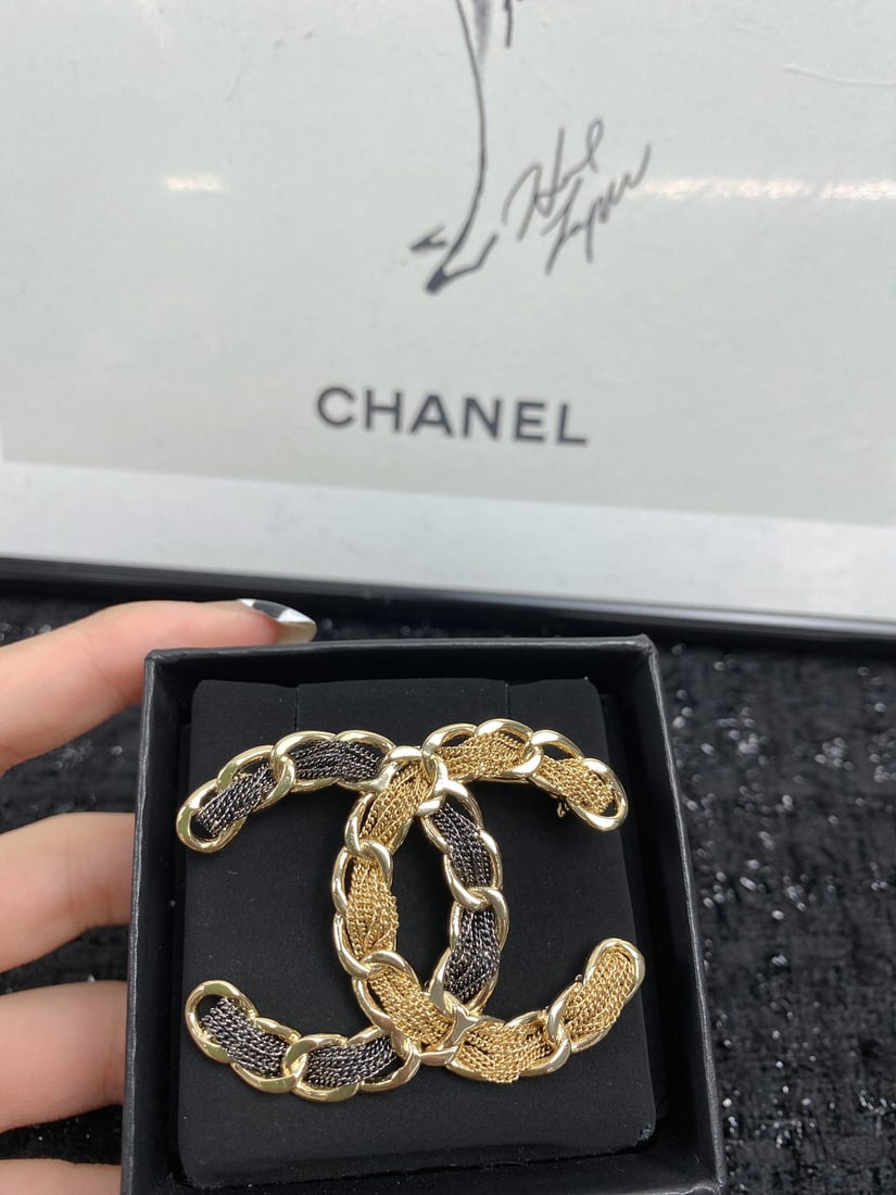 CHANEL brooch - 3