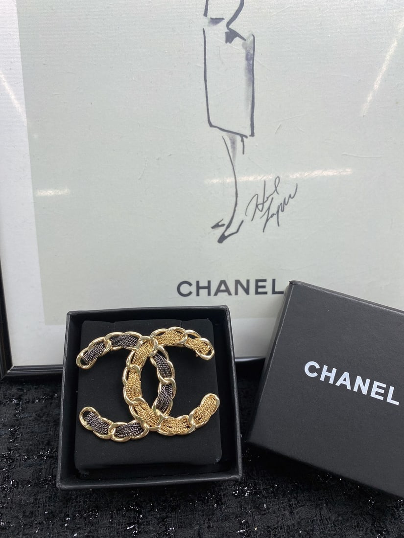 CHANEL brooch - 4
