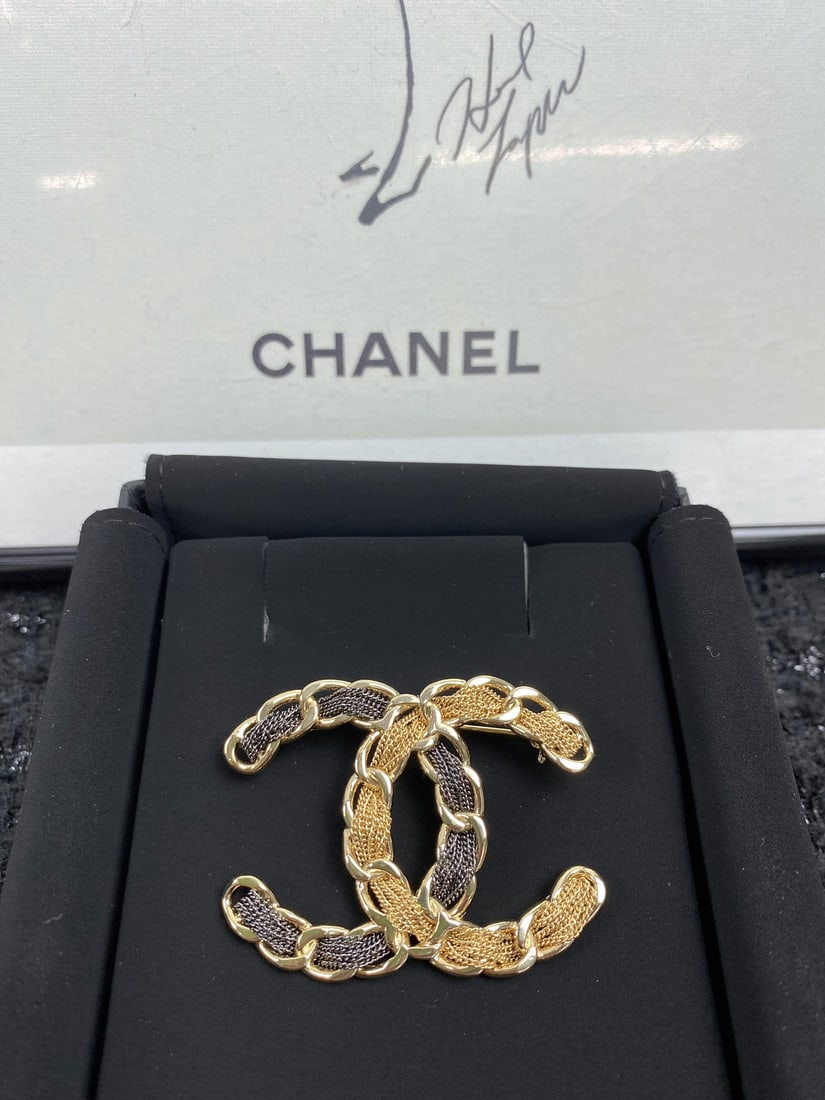 CHANEL brooch - 6