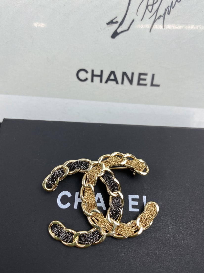 CHANEL brooch - 7