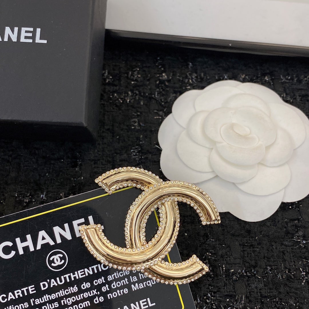 CHANEL brooch: Exquisite and delicate high-quality, this is a super fairy-like and beautiful gift for you or your loved one. We offer consoiled shipment for all goods to our domestic and international customers at
