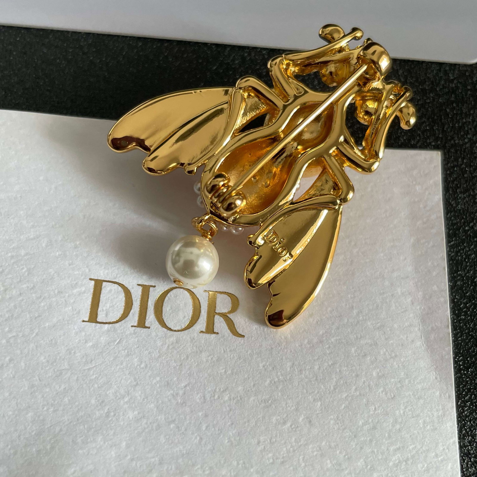 DIOR letter brooch: DIOR letter brooches are incredibly popular, endorsed by numerous celebrities. They're versatile enough to match any outfit and create a truly ethereal look. A wonderful gift for you or your loved one