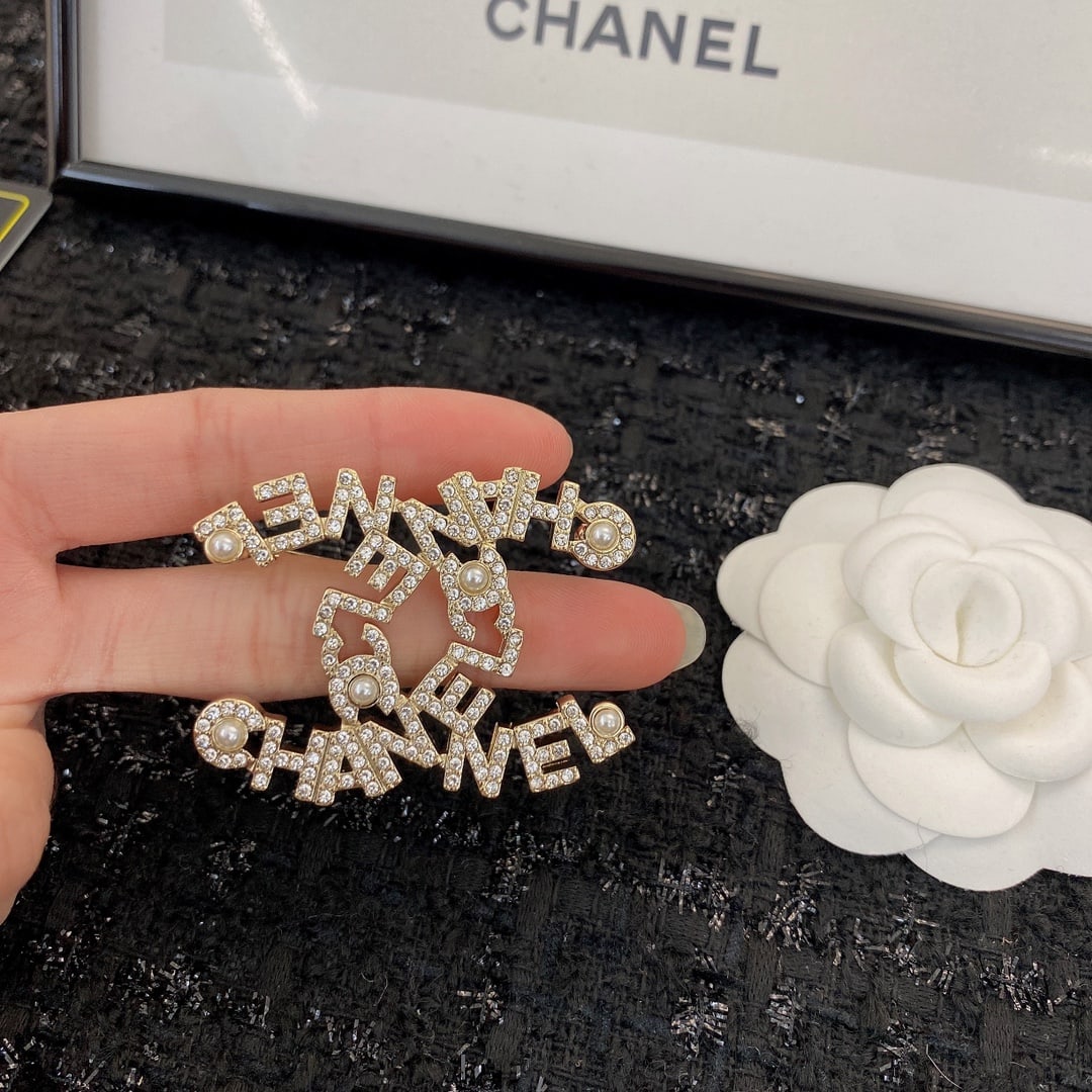 CHANEL brooch: Exquisite and delicate high-quality, this is a super fairy-like and beautiful gift for you or your loved one. We offer consoiled shipment for all goods to our domestic and international customers at a