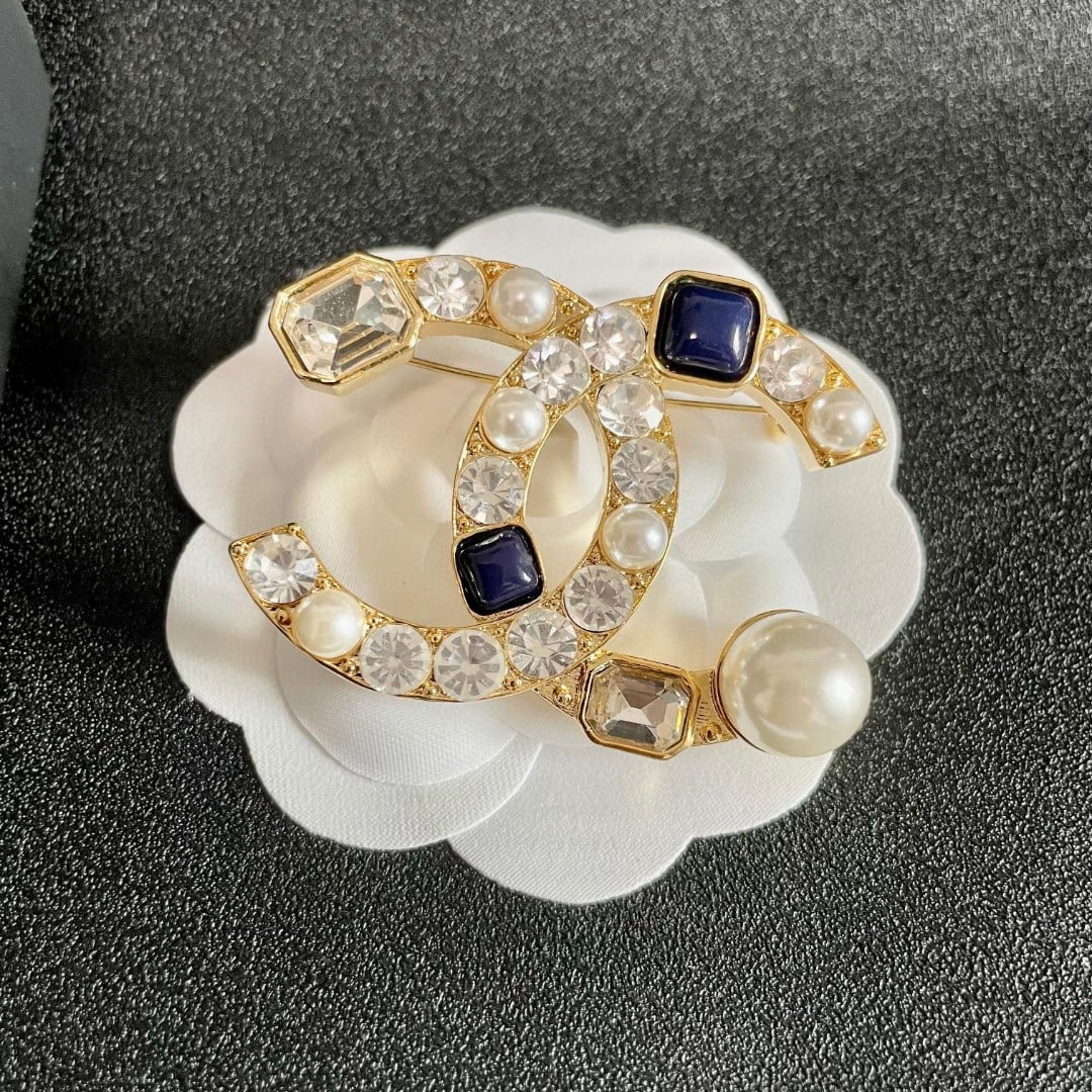 CHANEL Brooch (1 of 8)