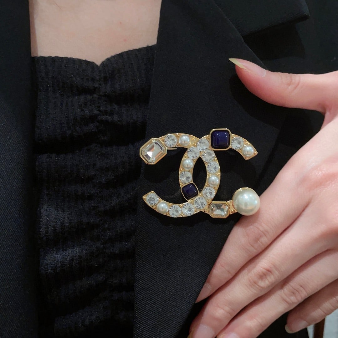 CHANEL Brooch - 4