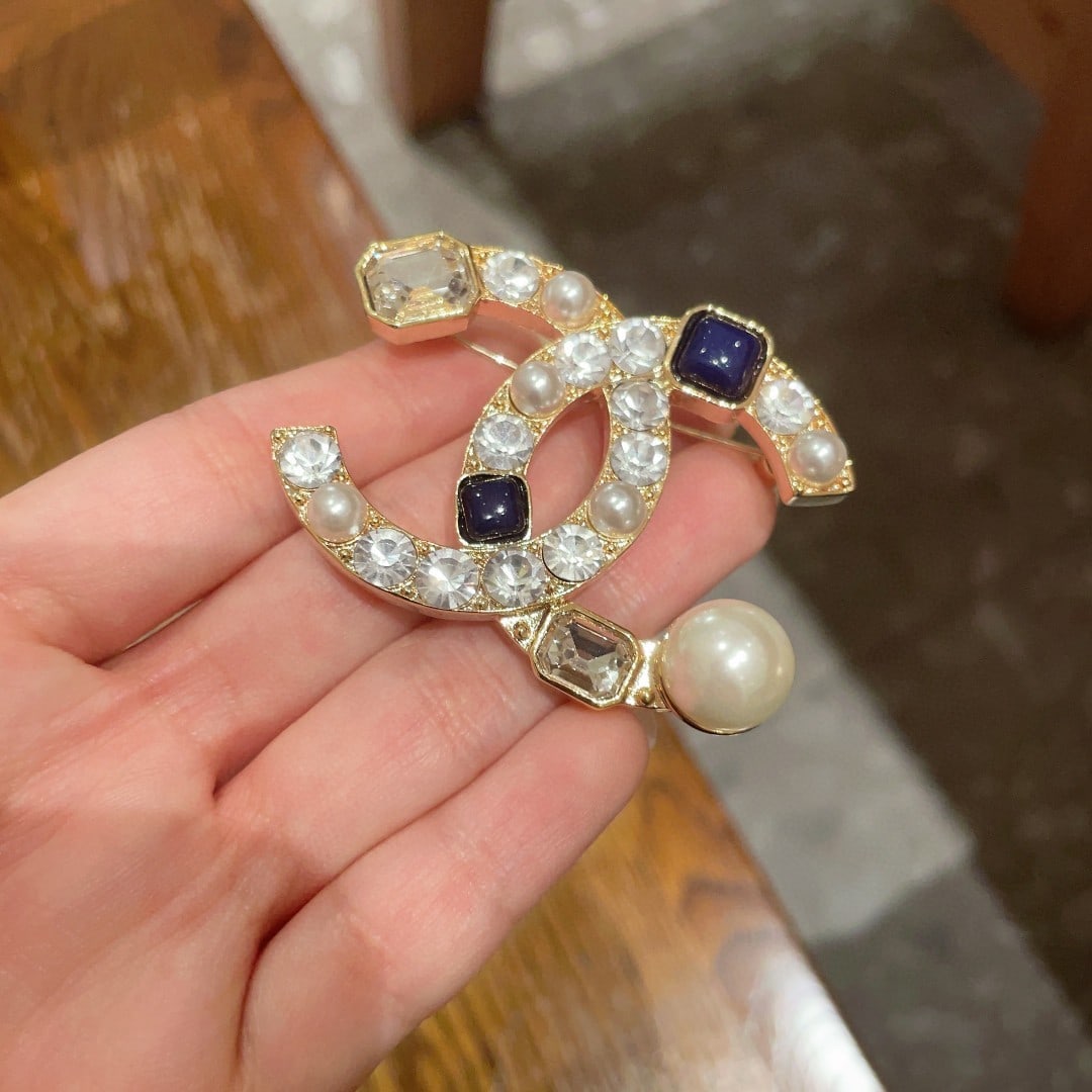 CHANEL Brooch - 6
