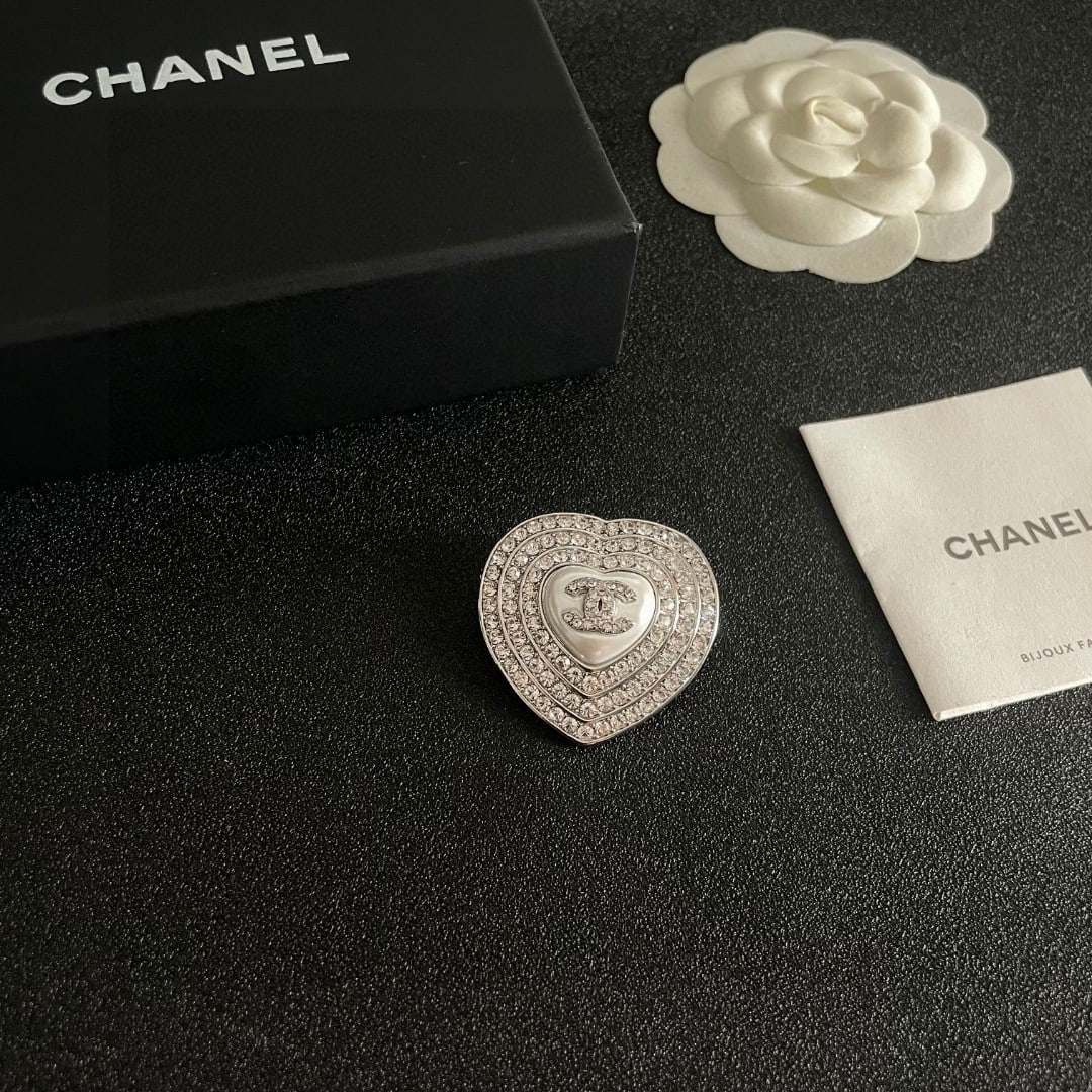 CHANEL Brooch: CHANEL brooches are the most understanding accessories for women. Women who have poured their hearts and souls into being themselves often cherish the meaning of their brooches. A wonderful gift for y