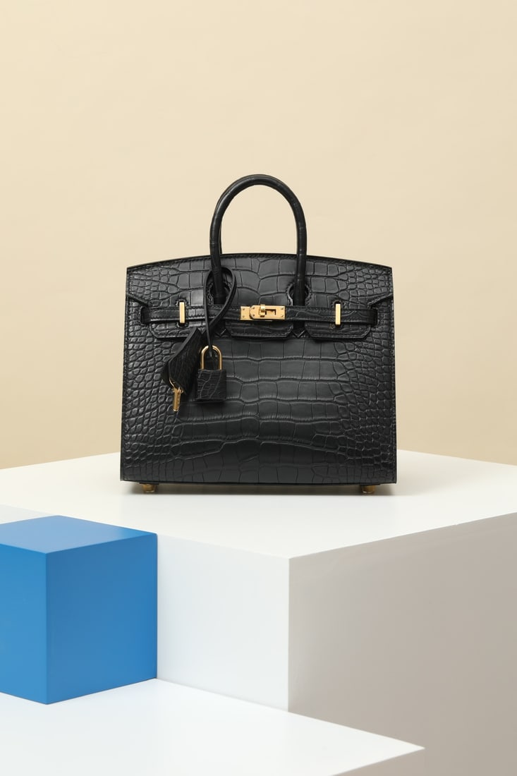 Hermes: Model: BK20 Code: BK2001600 Color: CK89 Black Dimensions: Length 20cm x Depth 16cm x Width 11cm Material: Matte American Alligator (pressed square opening) Birkin 20 Alligator Handbag, interior zip po