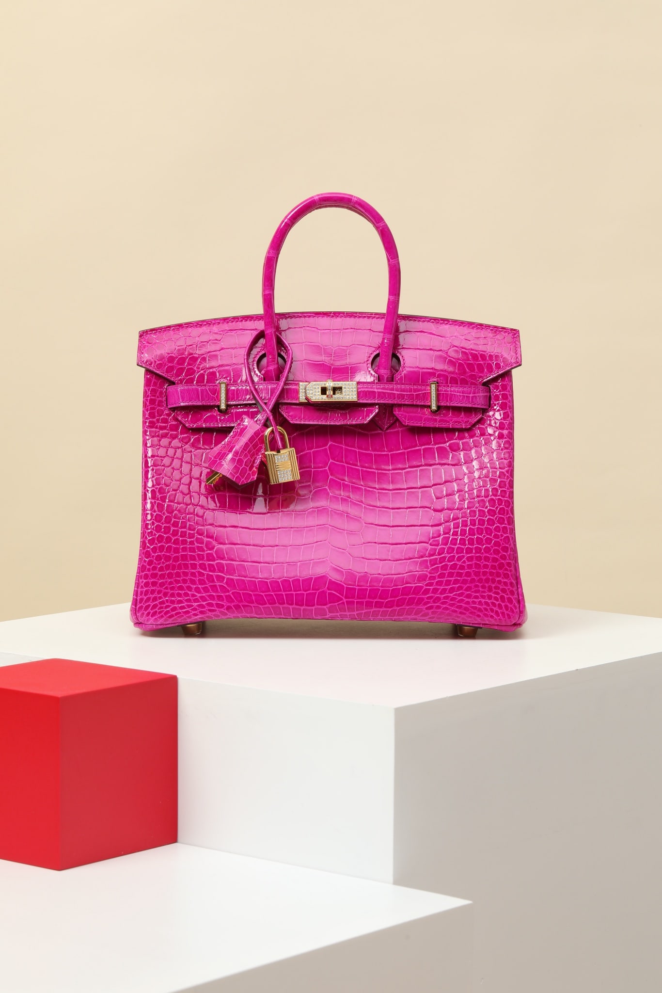 Hermes: Model: BK25 Code: BK2503150 Color: J5 Arabian Nights Purple Dimensions: Length 25cm x Depth 20cm x Width 13cm Material: Glossy Saltwater Crocodile (Overturned V) Birkin 25 Crocodile Handbag, interior 