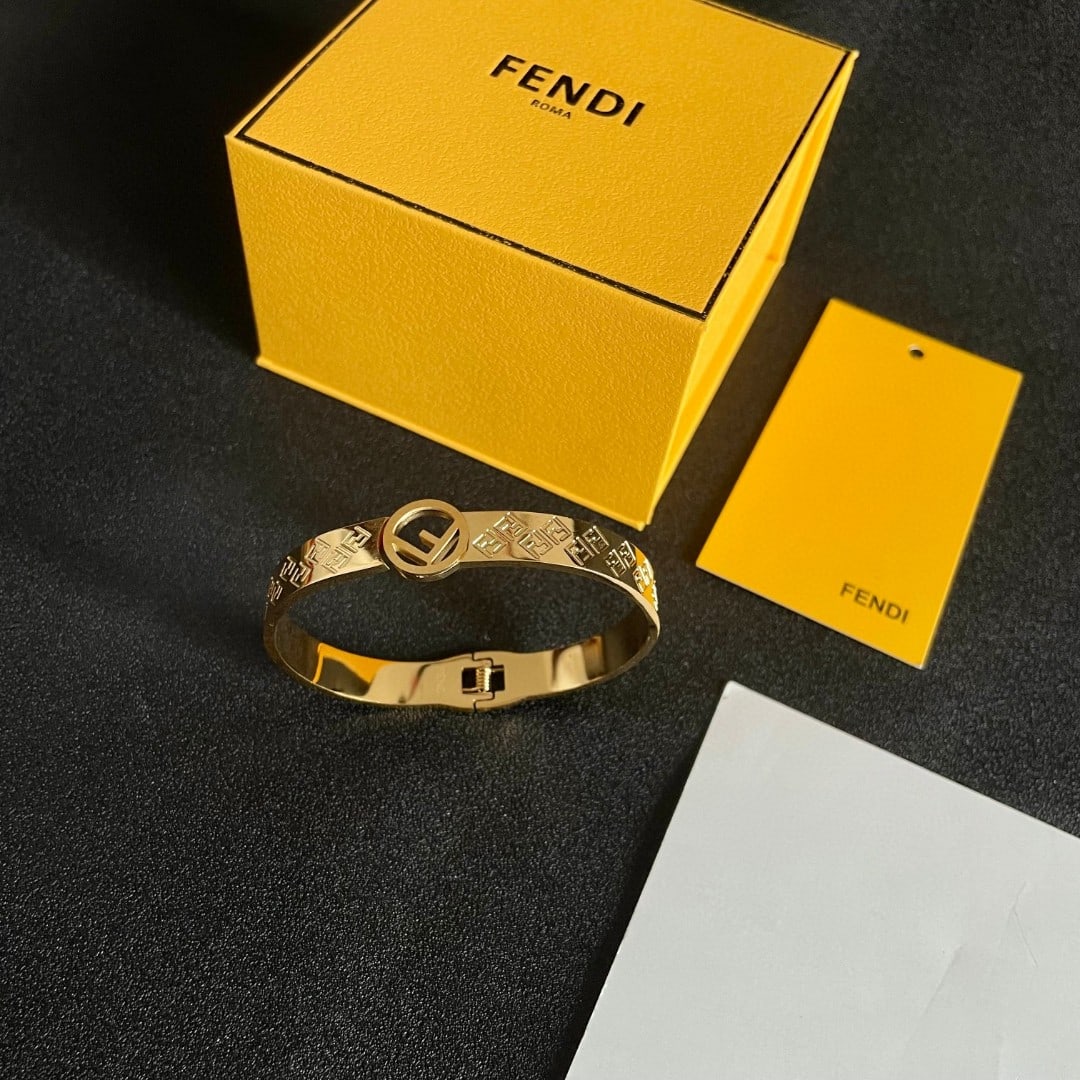 Fendi bracelet (1 of 8)