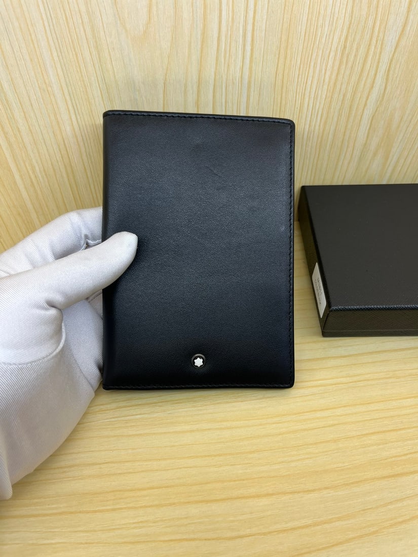 MONTBLANC Soft Leather Passport Case: Brand: MONTBLANC Soft Leather Passport Case Material: Top Grain Cowhide A wonderful gift for you or your loved one. We offer consoiled shipment for all goods to our domestic and international customer