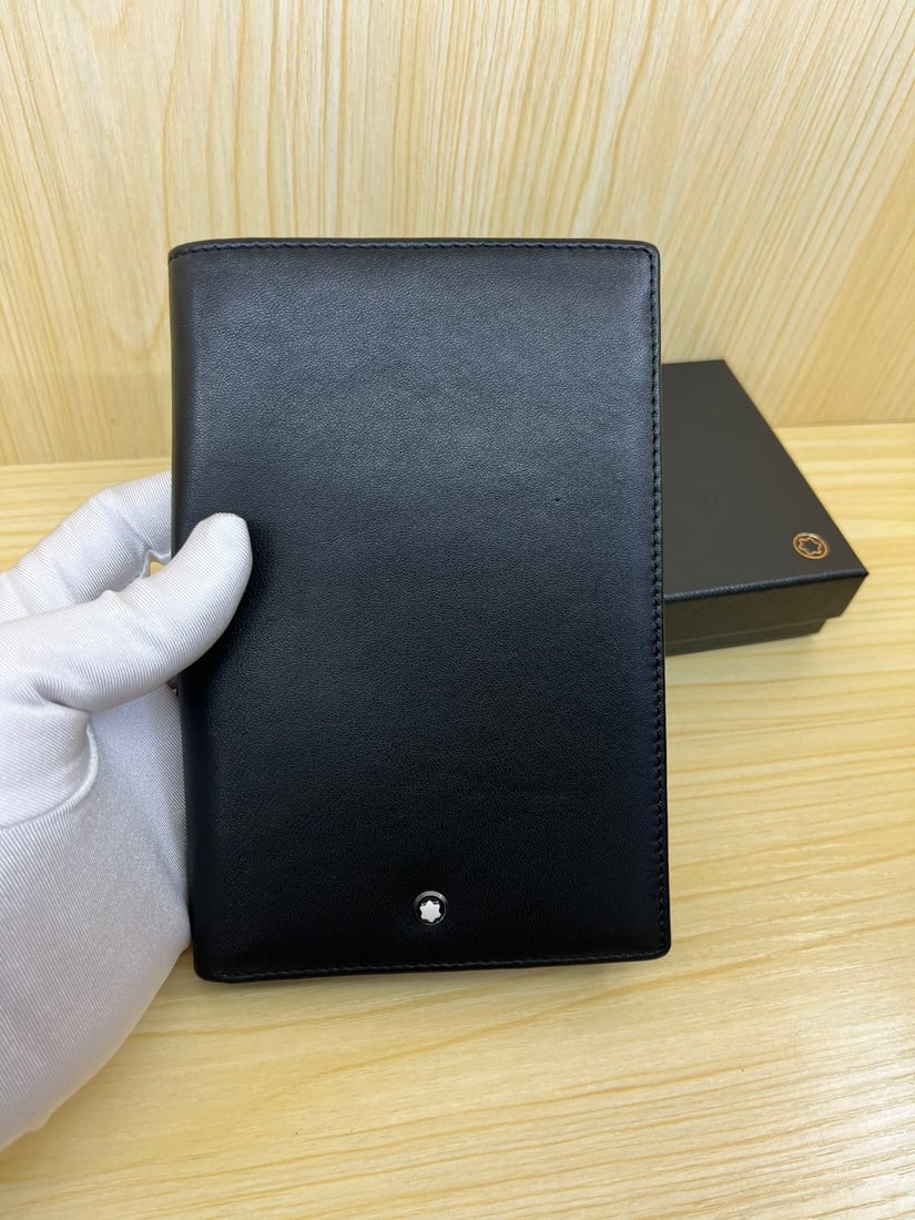 MONTBLANC Soft Leather Passport Case: Brand: MONTBLANC Soft Leather Passport Case Material: Top Grain Cowhide A wonderful gift for you or your loved one. We offer consoiled shipment for all goods to our domestic and international customer