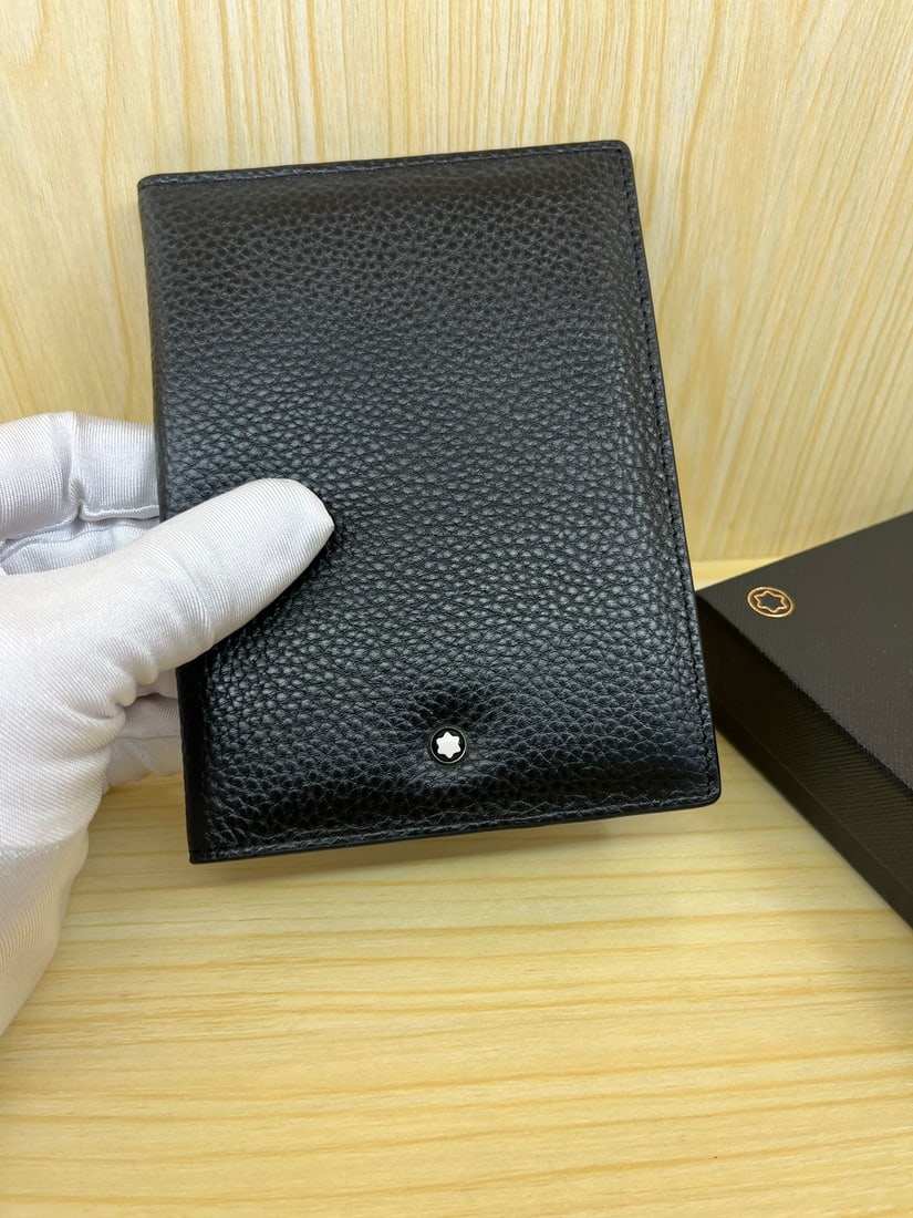 MONTBLANC Soft Leather Passport Case: Brand: MONTBLANC Soft Leather Passport Case Material: Top Grain Cowhide A wonderful gift for you or your loved one. We offer consoiled shipment for all goods to our domestic and international customer