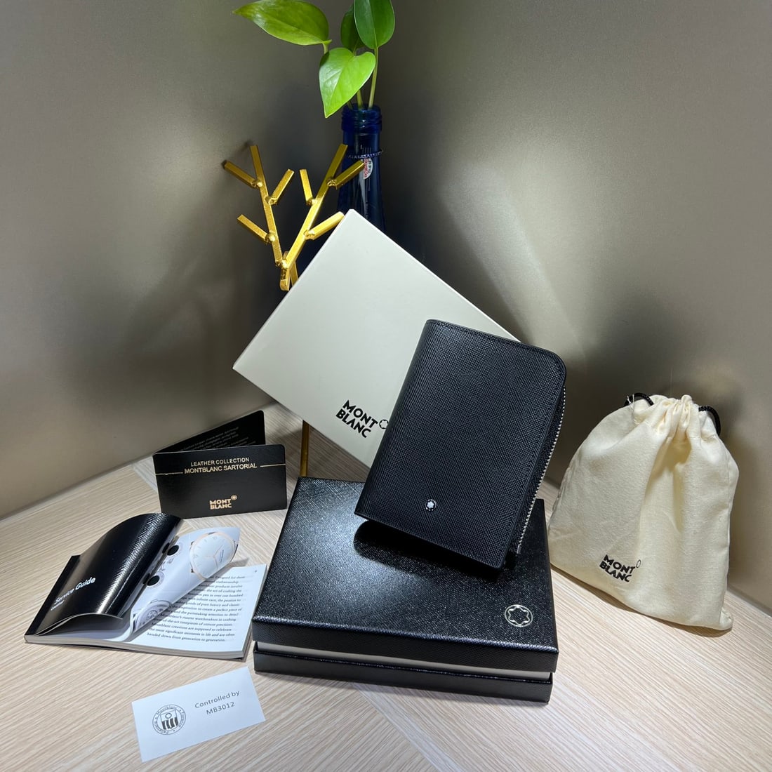 MONTBLANC Masterpiece Series Card Holder, Wallet, and Key Pouch: MONTBLANC's Masterpiece Series card holder, wallet, and key pouch are made of top-grain genuine cowhide leather. A wonderful gift for you or your loved one. We offer consoiled shipping for all goods t