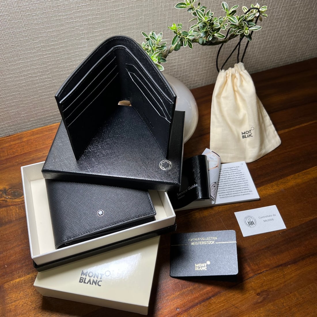 MONTBLANC's 6-Card Slot Wallet: MONTBLANC's Masterpiece 6-Card Slot Wallet in Classic Black: Made of cowhide. A wonderful gift for you or your loved one. We offer consoiled shipping for all goods to our domestic and international cu