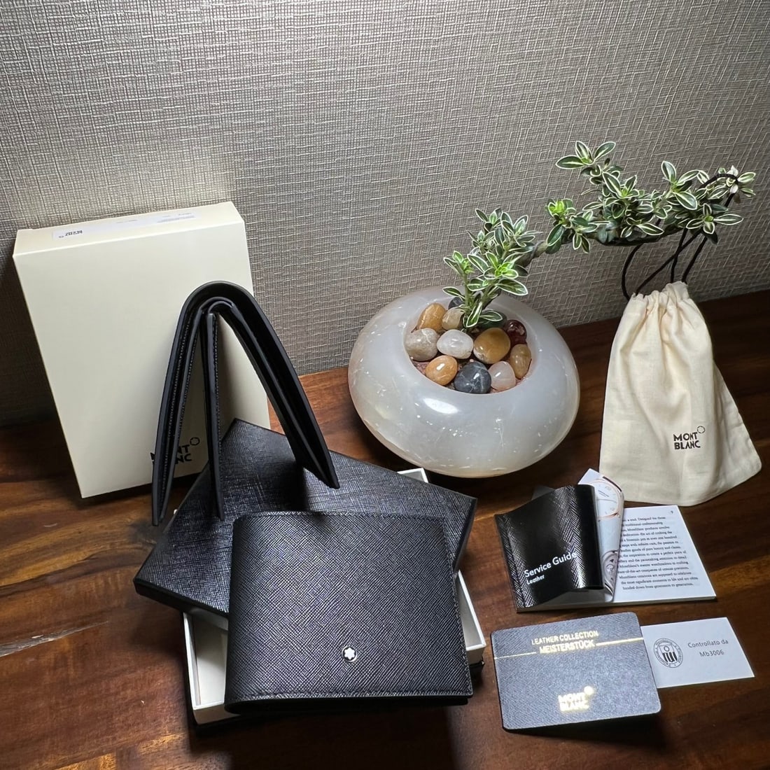 MONTBLANC Masterpiece Series Wallet Classic Black: MONTBLANC Masterpiece Collection Wallet, Classic Black Material: Cowhide. A wonderful gift for you or your loved one. We offer consoiled shipping for all goods to our domestic and international custom
