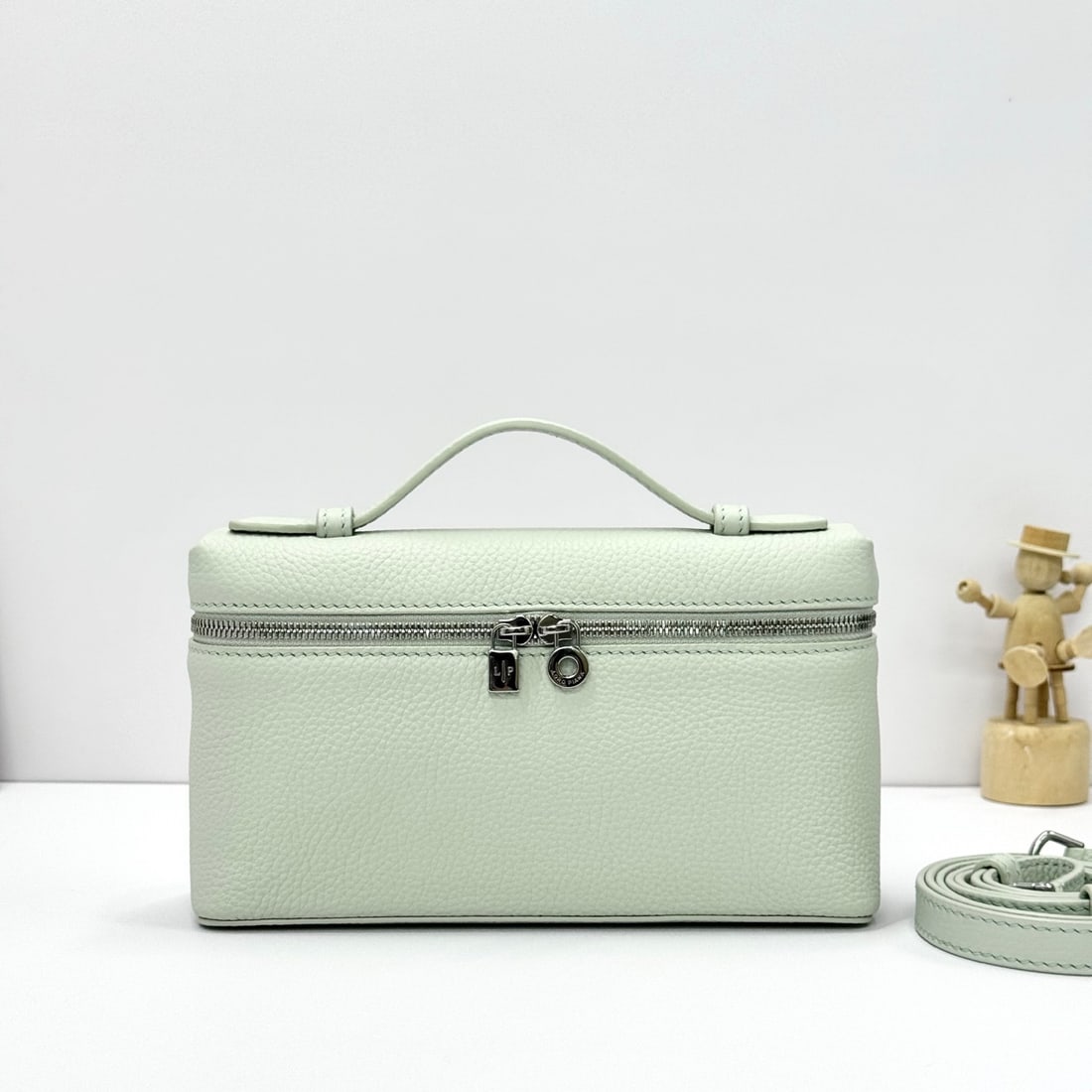 Loropiana Extra Pocket L19 Clutch: Loropiana Extra Pocket L19 in Light Blue is a functional clutch with a wide opening, combining classic style with minimalist design. The bag is made of calfskin with a subtle hammered texture, and lin