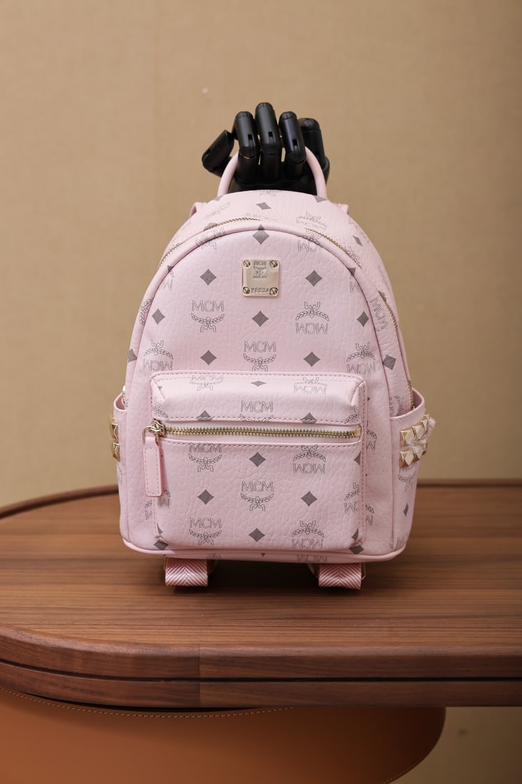 mcm strak visetos cherry blossom pink mini backpack (1 of 9)