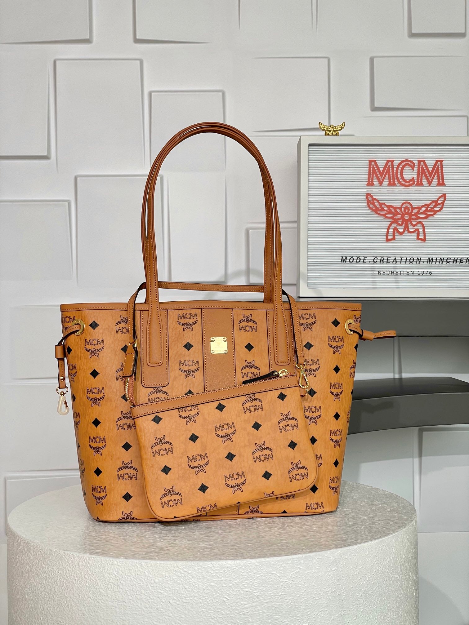 MCM LIZ VISETOS Small Reversible Shopping Bag: MCM LIZ VISETOS Small Reversible Shopping Bag in Classic Cognac Color. This is a signature two-in-one item. The compact Liz bag features a double-sided Cubic cotton canvas design, showcasing the brand