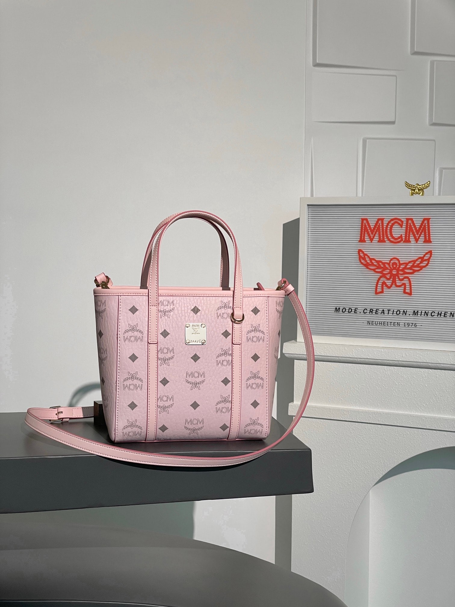 MCM AREN VISETOS MINI New Light Pink Shopping Bag Basket: MCM AREN VISETOS MINI New Light Pink Shopping Bag Basket Bag. A super classic basket bag that can be worn on the shoulder or crossbody! Perfect for everyday wear, versatile, functional, and great valu