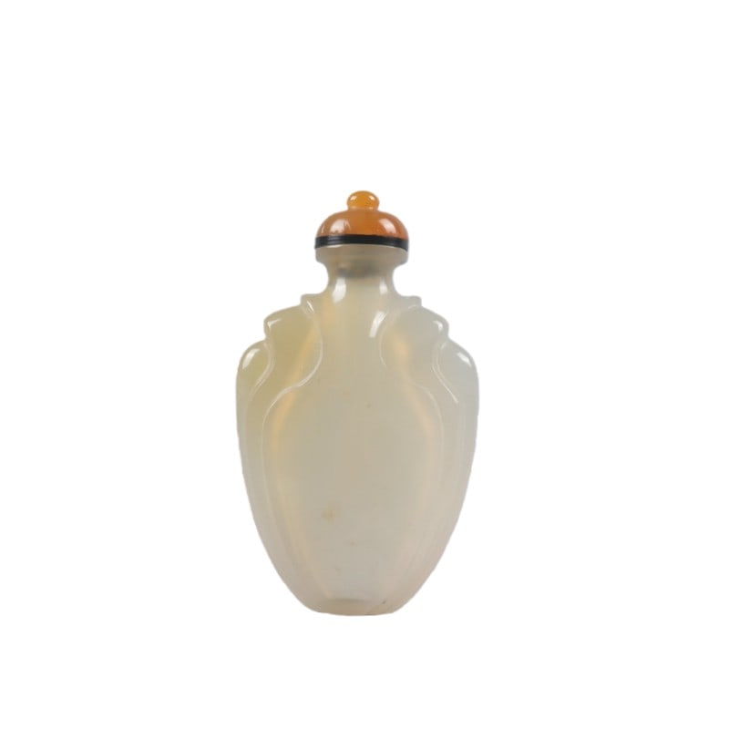 Agate Snuff Bottle: H 7.5cm W 4cm
