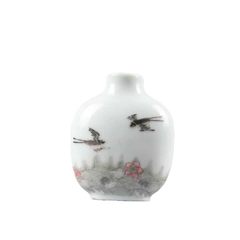 Xianfeng Period Famille Rose Bird-and-Flower Snuff Bottle: H 6.5cm W 5cm
