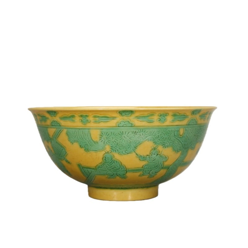 Chenghua Period Yellow-ground Green Children-at-play Bowl: H 7cm Mouth 15cm