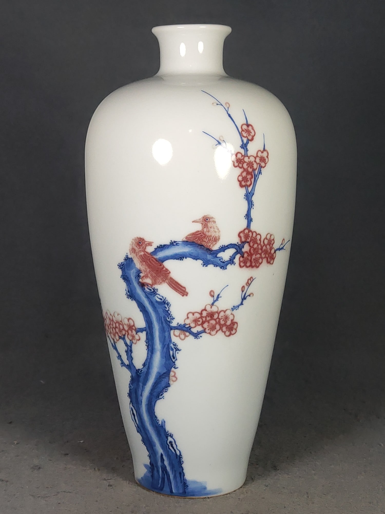 A blue-and-white underglaze red double-kiln flower and bird pattern plum vase made during the: A blue-and-white underglaze red double-kiln flower and bird pattern plum vase made during the Yongzheng period of the Qing Dynasty. Provenance:From an old private collection in Hessen, Germany. An Aus