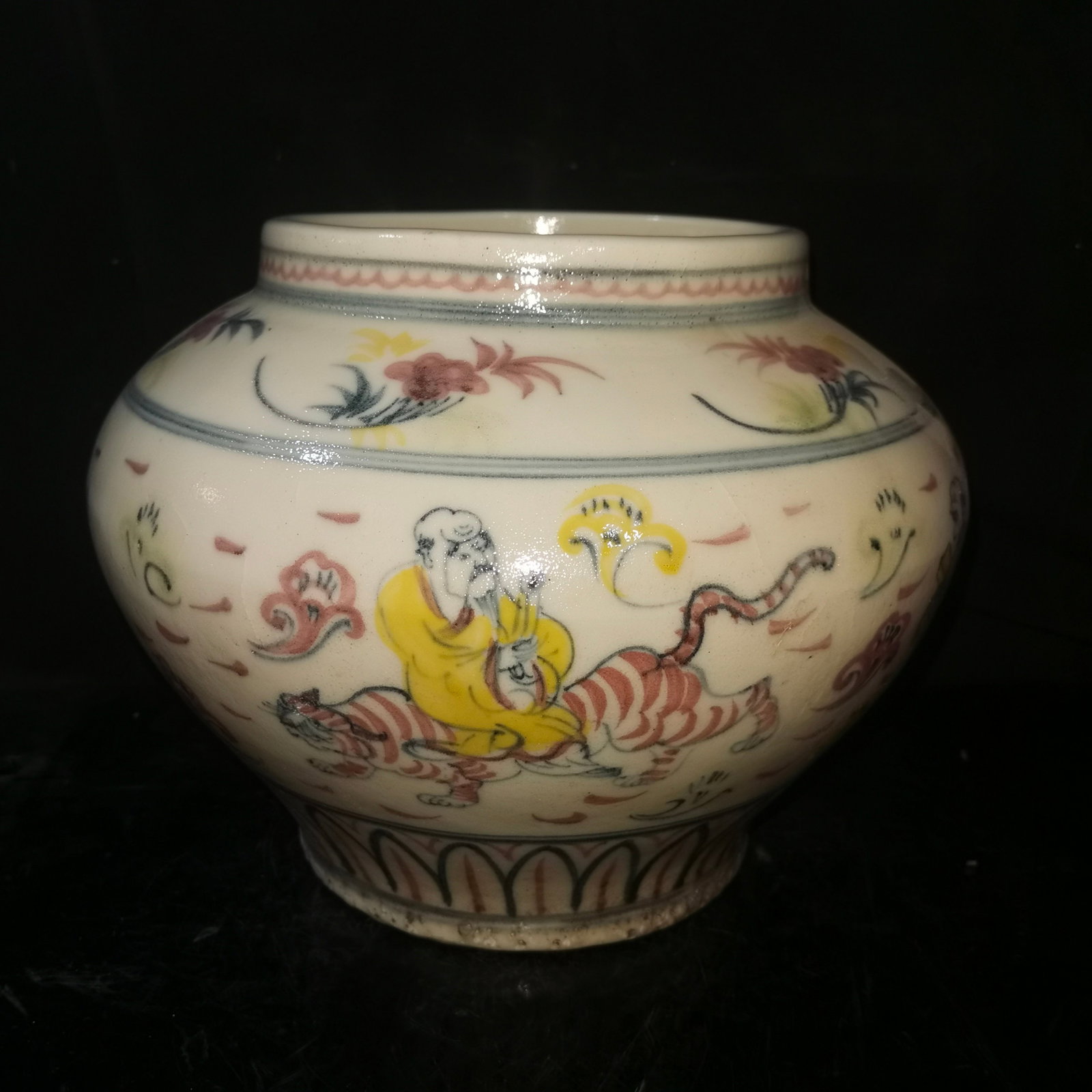 Han Dynasty Famille Rose Figurine Jar (1 of 7)