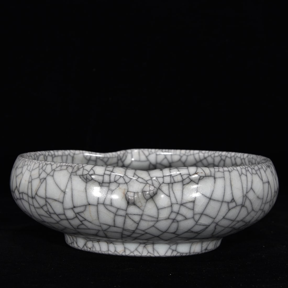 Ge porcelain moon-white glazed peach-shaped brush washer (1 of 9)