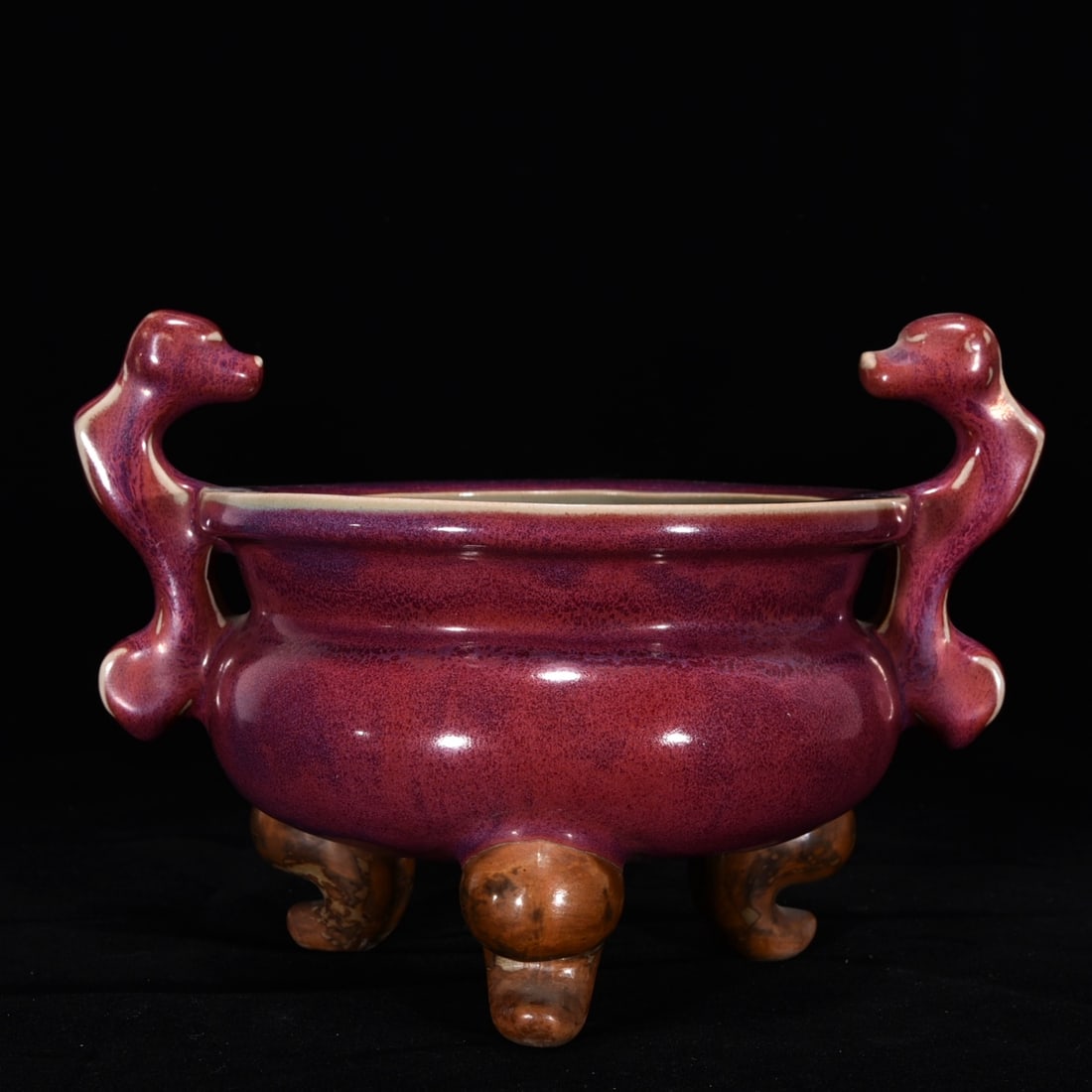 Jun porcelain double dragon incense burner: Jun ware double dragon censer, 17 cm high, 25 cm in diameter Provenance:From an old private collection in Budapest, Hungary. We warmly invite collectors, colleagues, and friends to join us for our auc
