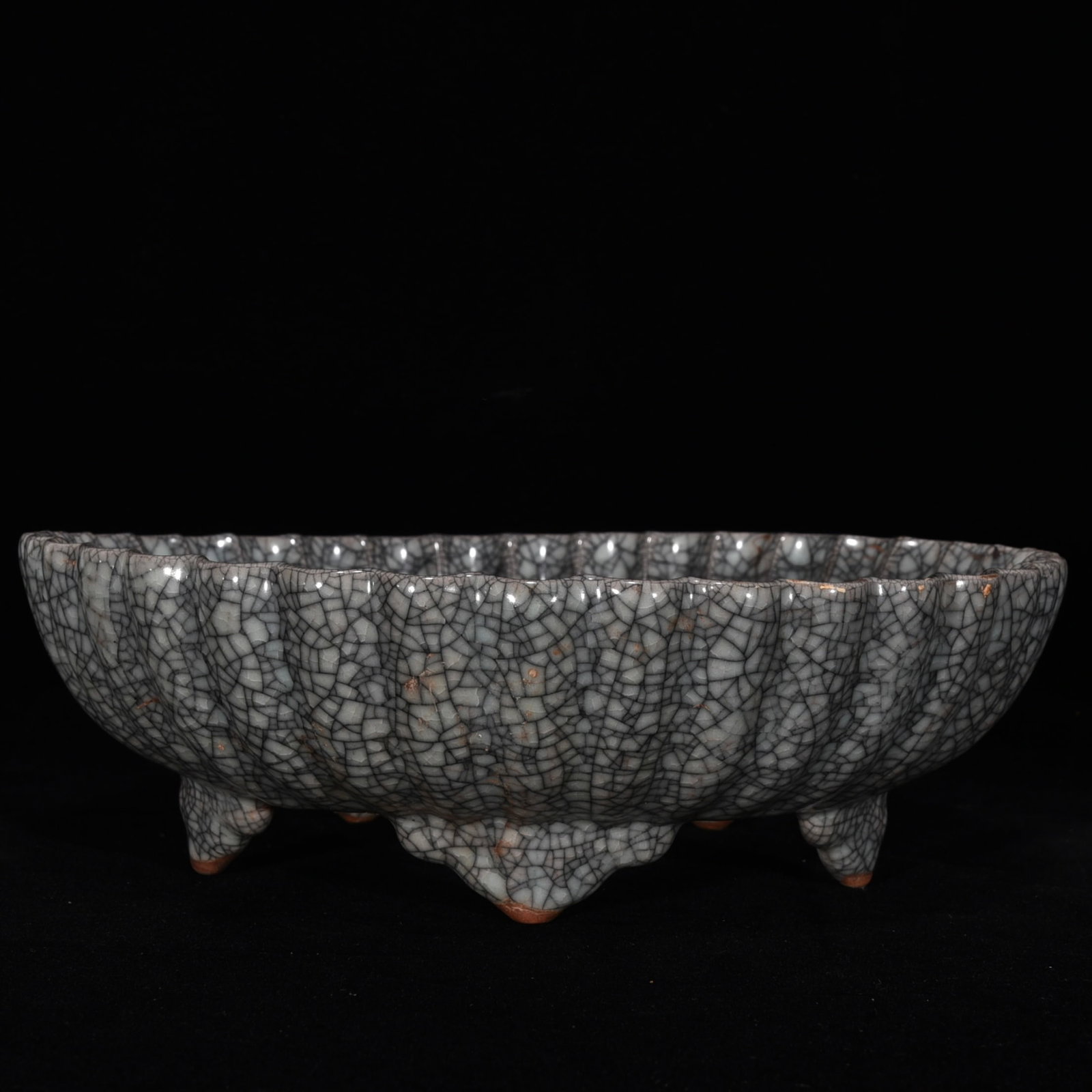 Song Dynasty Ge ware porcelain chrysanthemum brush washer (1 of 9)