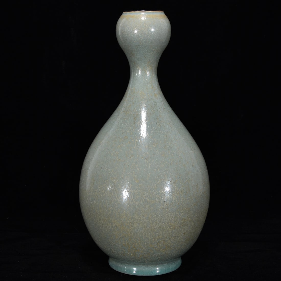 Song Dynasty Ru ware celadon garlic-shaped vase (1 of 9)