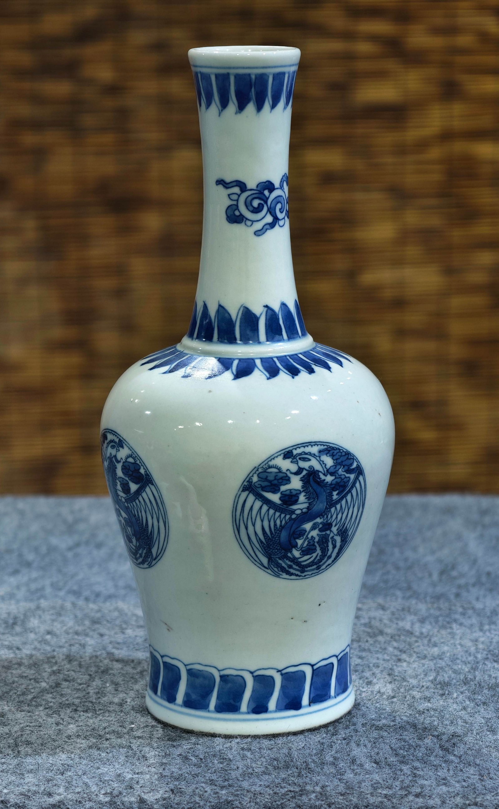 blue and white hand-painted phoenix-patterned long-necked duster bottle with a Kangxi reign mark. (1 of 10)