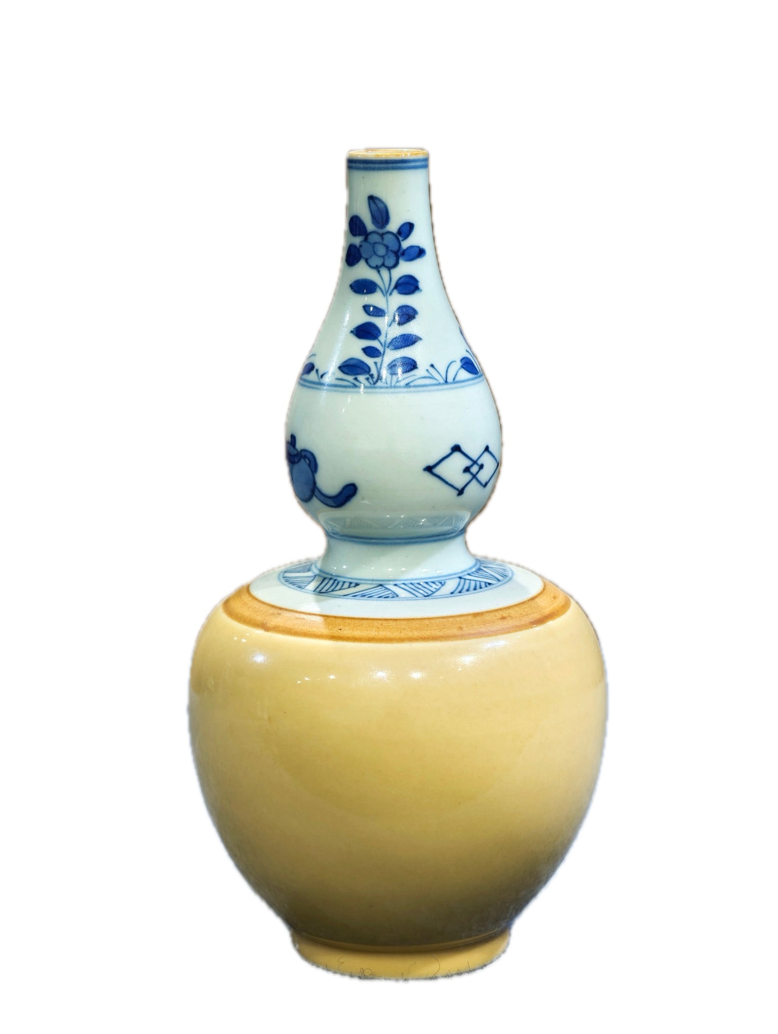 Formerly in the collection, late Qing dynasty blue and white gourd-shaped vase with floral design: A late Qing dynasty blue-and-white gourd-shaped vase with floral design, formerly in the collection, 20 cm high and 10.5 cm wide. Provenance:from a private collector in Luxembourg. We warmly invite co