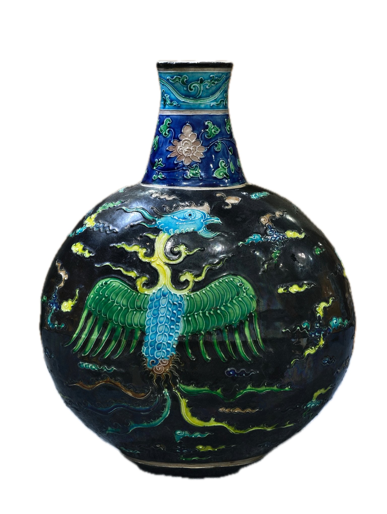 flat bottle with dragon and phoenix design in enamel on a black ground, dating from the Yongle (1 of 11)