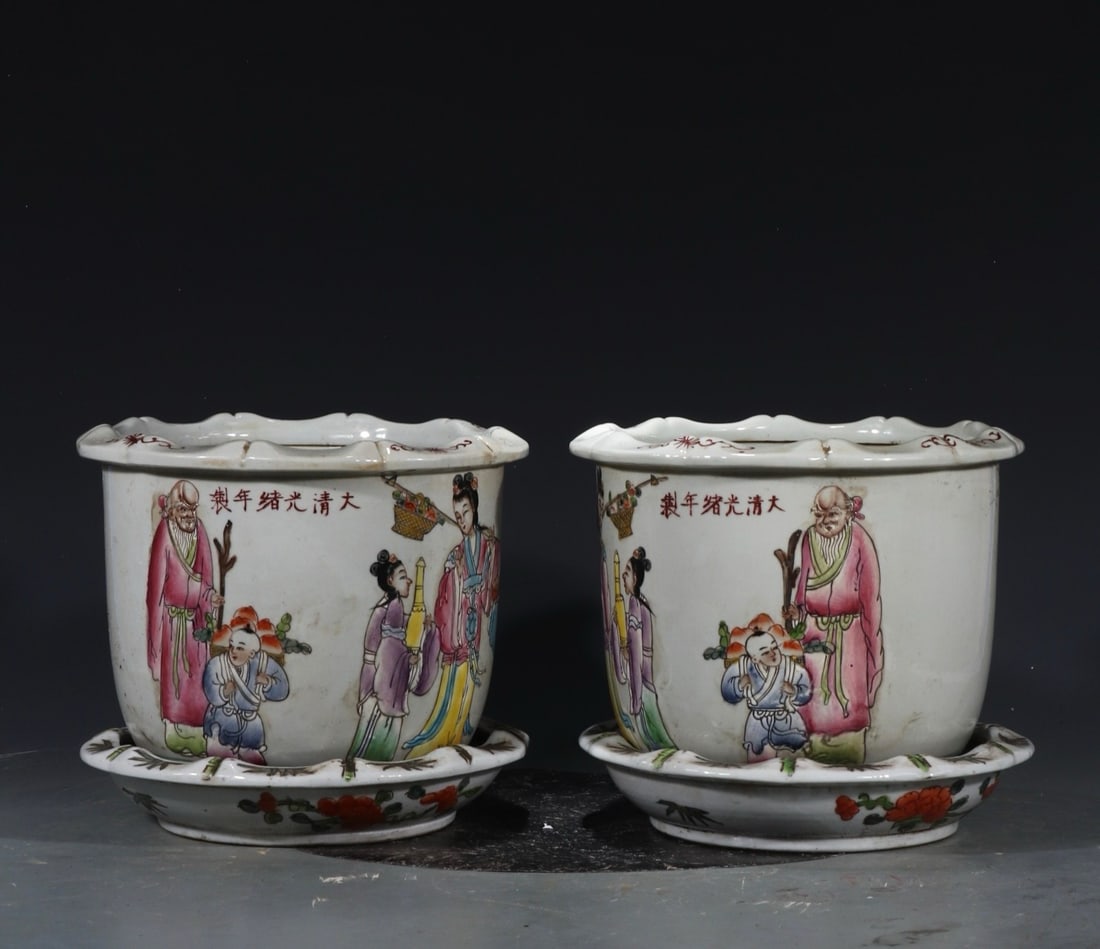 A pair of famille rose flowerpots with the inscription "Made in the Guangxu Reign of the Great Qing (1 of 9)