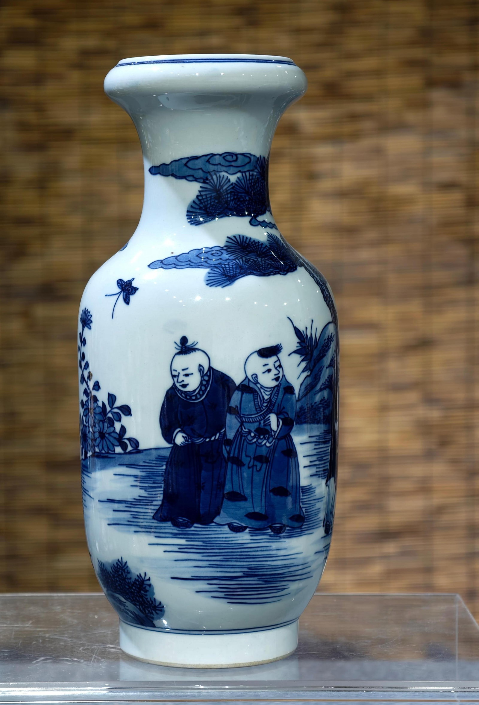 A blue and white porcelain vase with a painted design of children at play, bearing the mark "Made in: A blue and white porcelain vase with a reign mark of "Made in the Kangxi Reign of the Great Qing Dynasty" and decorated with a full-scale painting of children at play, measuring 28 cm in height and 13