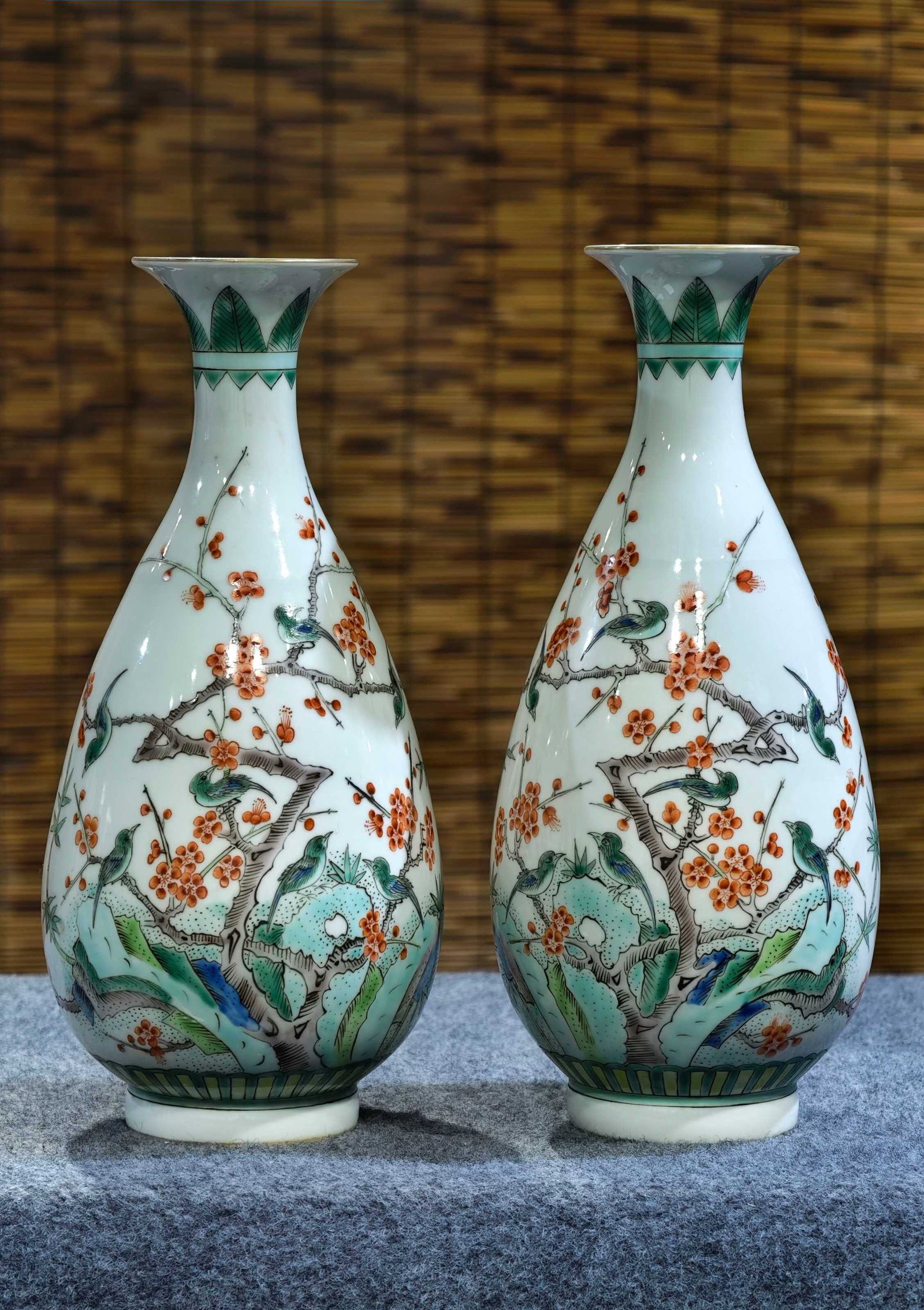 A pair of polychrome gilt-painted vases with magpies and plum blossoms, bearing the mark "Made in: pair of polychrome gilt-painted vases with magpies and plum blossoms, bearing the mark "Made in the Kangxi period of the Great Qing Dynasty," measuring 30 cm in height and 13 cm in width. Provenance:F