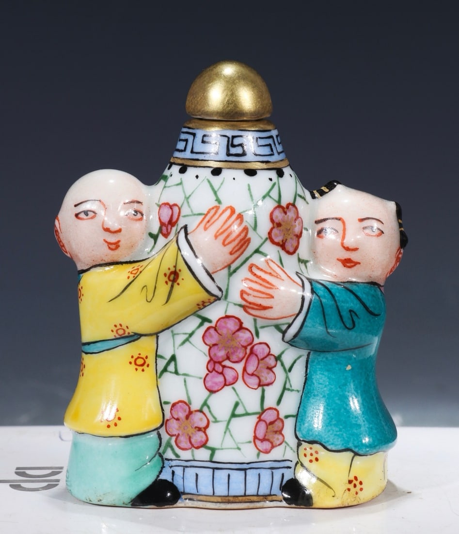 Formerly in the collection, marked "Made in the Qianlong Period" enamel-painted and gilt snuff (1 of 8)