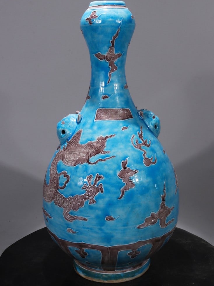 A garlic-shaped vase with dragon design and inscription from a former collection, dated to the (1 of 9)