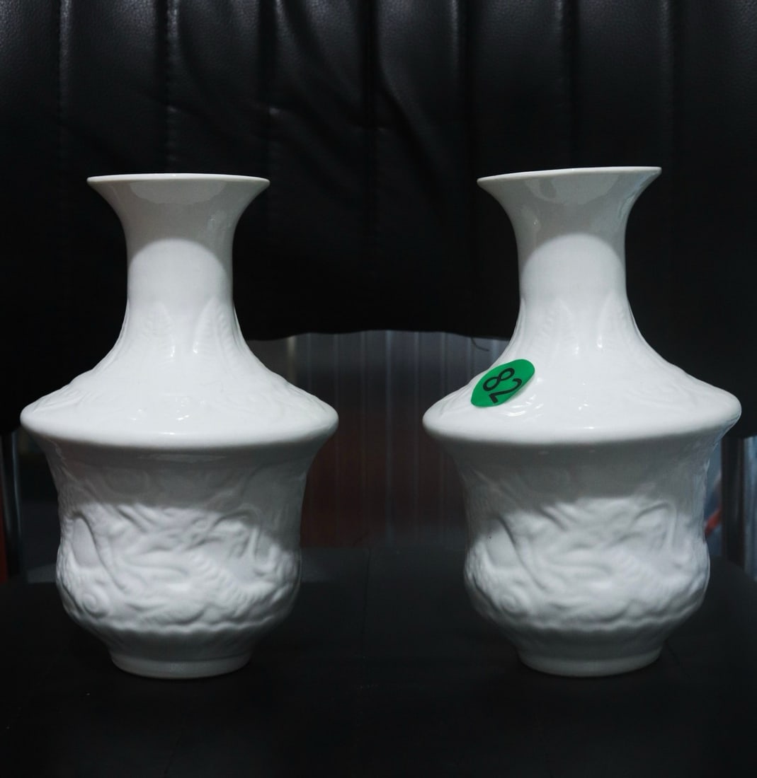 A pair of Ming Yongle sweet white glazed porcelain vases with incised dragon and phoenix patterns, (1 of 9)
