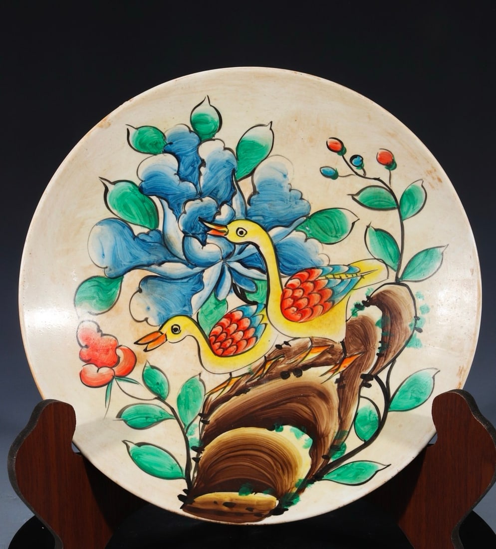 A large, hand-painted famille rose plate with a folk song motif from the late Qing dynasty, formerly: A large, hand-painted famille rose plate with a folk song motif, formerly in the collection of the late Qing dynasty, measuring 30.5 cm in diameter. Provenance:Private collection from a professor in H