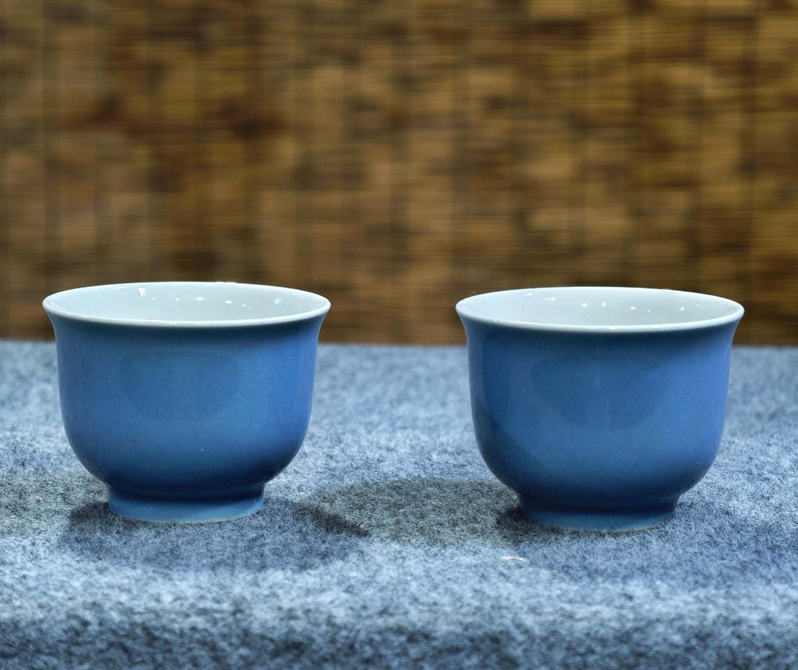 A monochrome glazed hand cup with the mark "Made in the Yongzheng Reign of the Great Qing Dynasty": A monochrome glazed cup with the mark "Made in the Yongzheng Reign of the Great Qing Dynasty," formerly in a collection. The cup is well-proportioned, in perfect condition with no damage, and measures