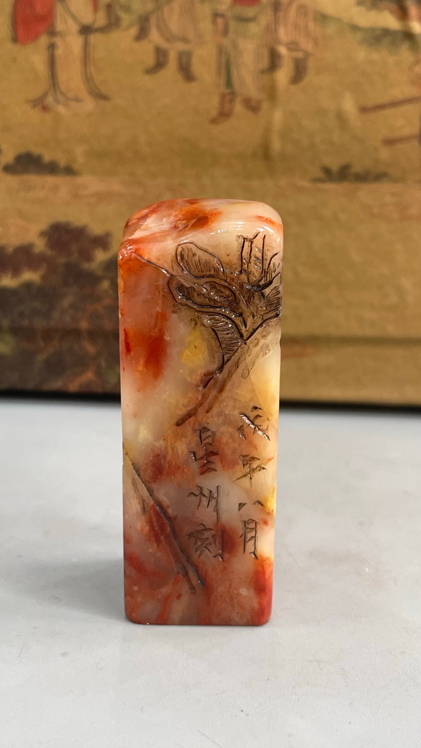 Shoushan stone hibiscus stone (thin relief) seal: This Shoushan stone hibiscus stone (thin relief) seal is carved from the original stone. The carving is exquisite, with deep, intricate cuts. The stone is hard and lustrous, with clear veining. It has